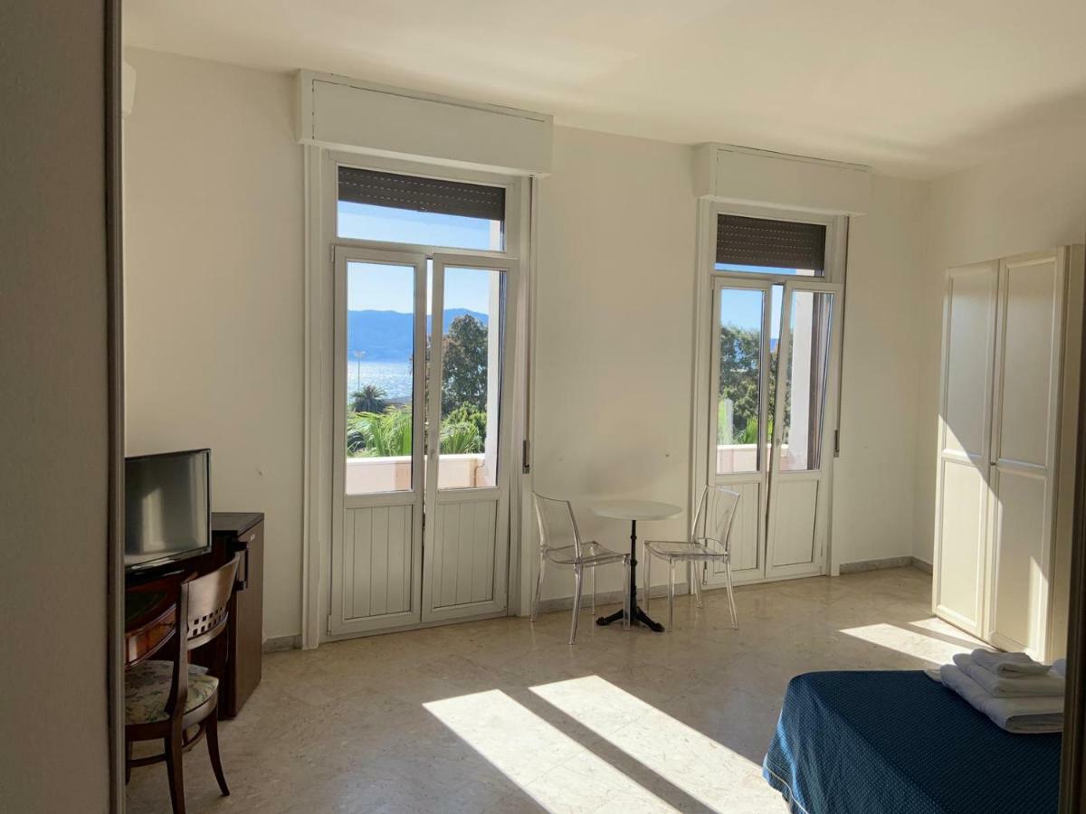 Hotel Lungomare Reggio Calabria Exterior photo